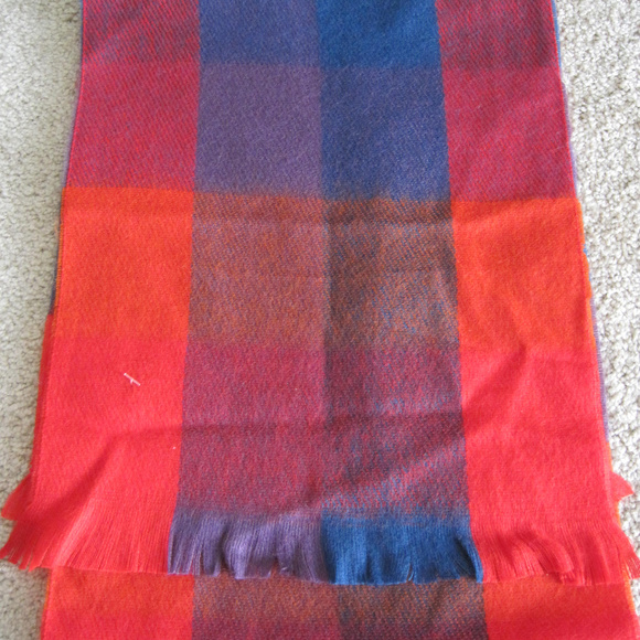 VINTAGE RED PUPLE BLUE MULTI-COLOR ACRYLIC SCARF - Picture 3 of 4